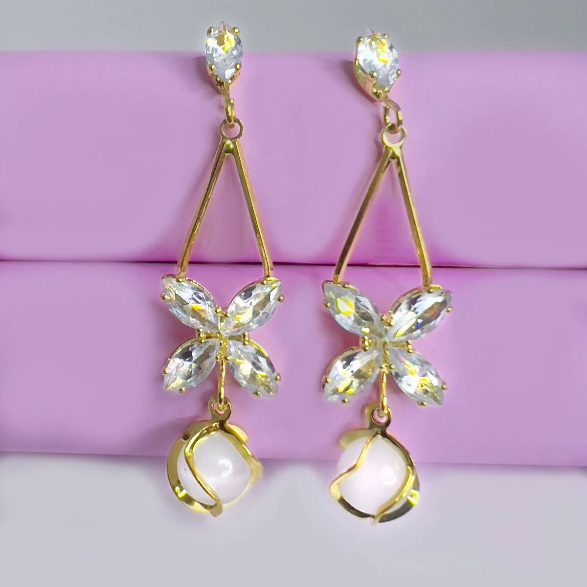 Latest Korean design new light luxury fashion earrings